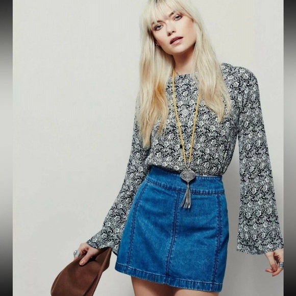 Free People Dresses & Skirts - Free People Zip to It Denim Mini Jean Skirt Chloe Wash Boho
Women's Sz 2